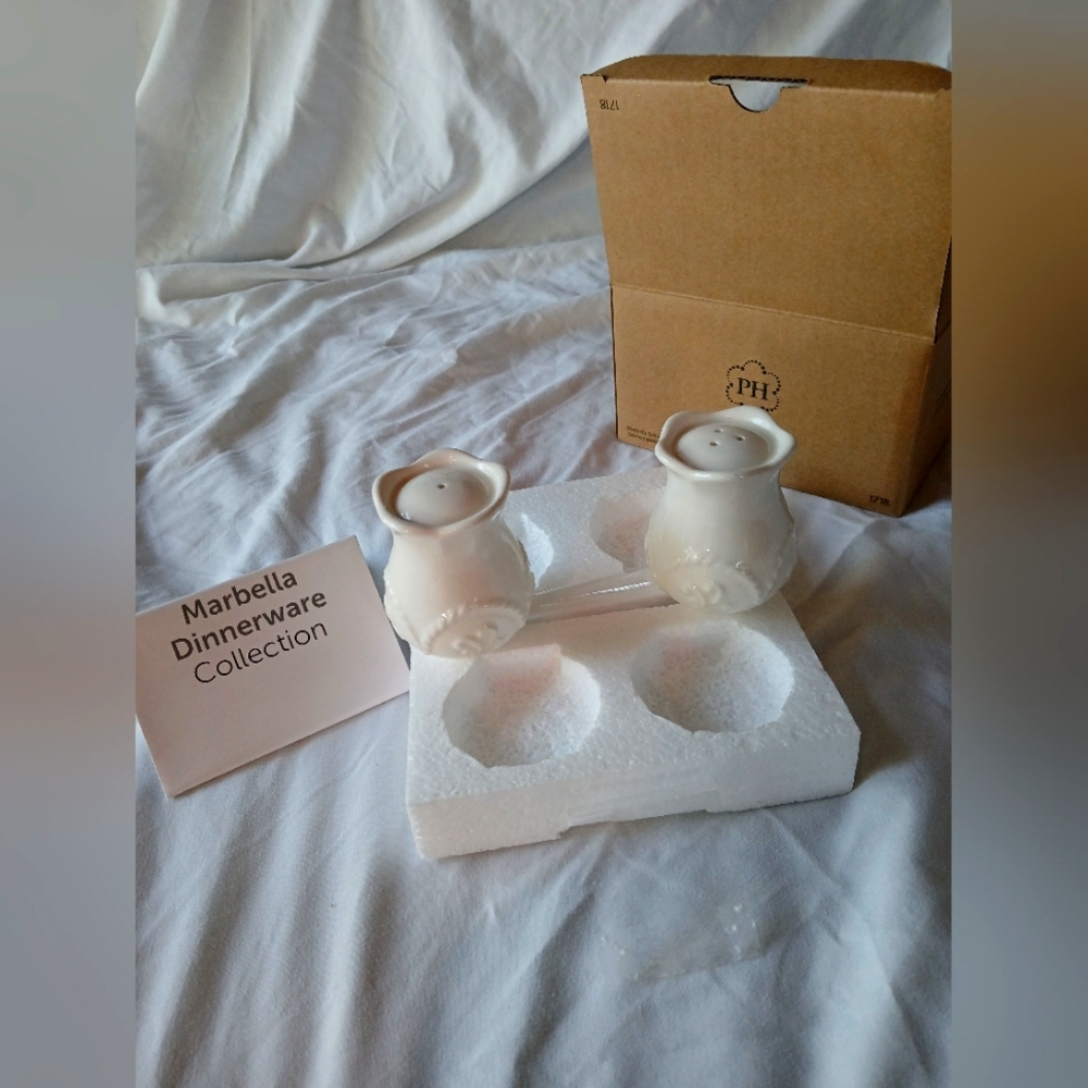 Princess House Ceramic Salt & Pepper Shakers.